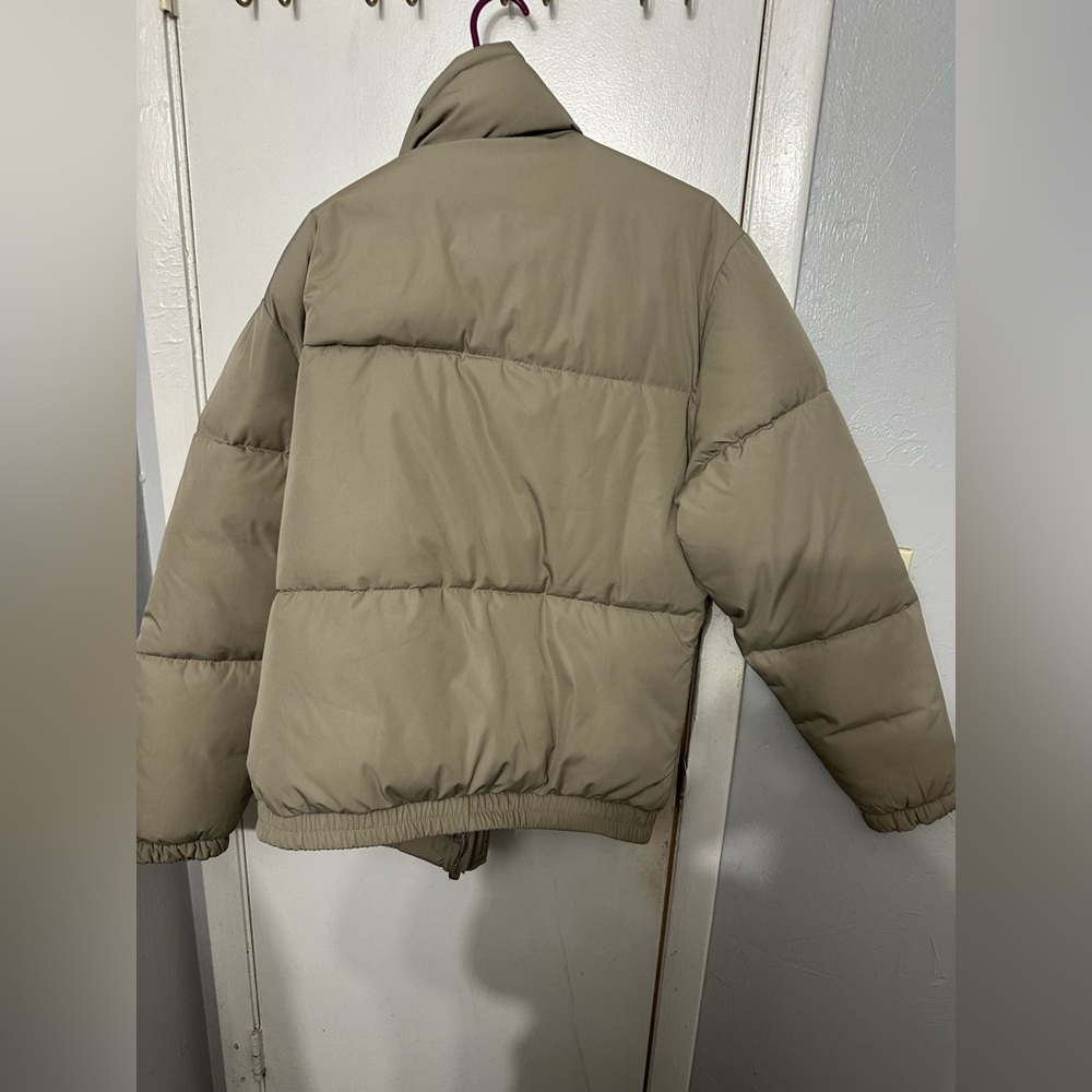 NEW Hollister puffer jacket 🧥 Large size - Picture 5 of 5